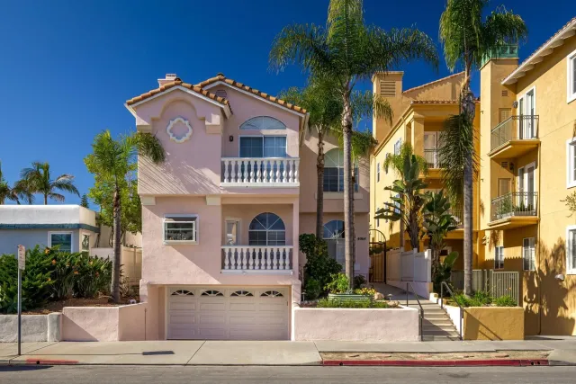 $749,900 | 4064 Front Street, Unit 2, San Diego, CA 92103