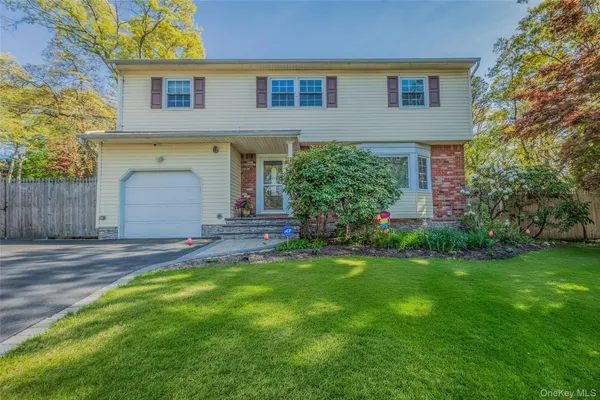 $719,990 | 4220 Express Drive South, Ronkonkoma, NY 11779