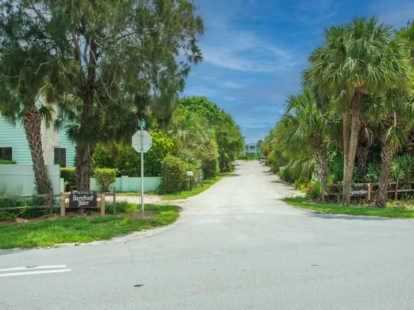 $8,500 | 1985 Coco Plum Lane, Vero Beach, FL 32963