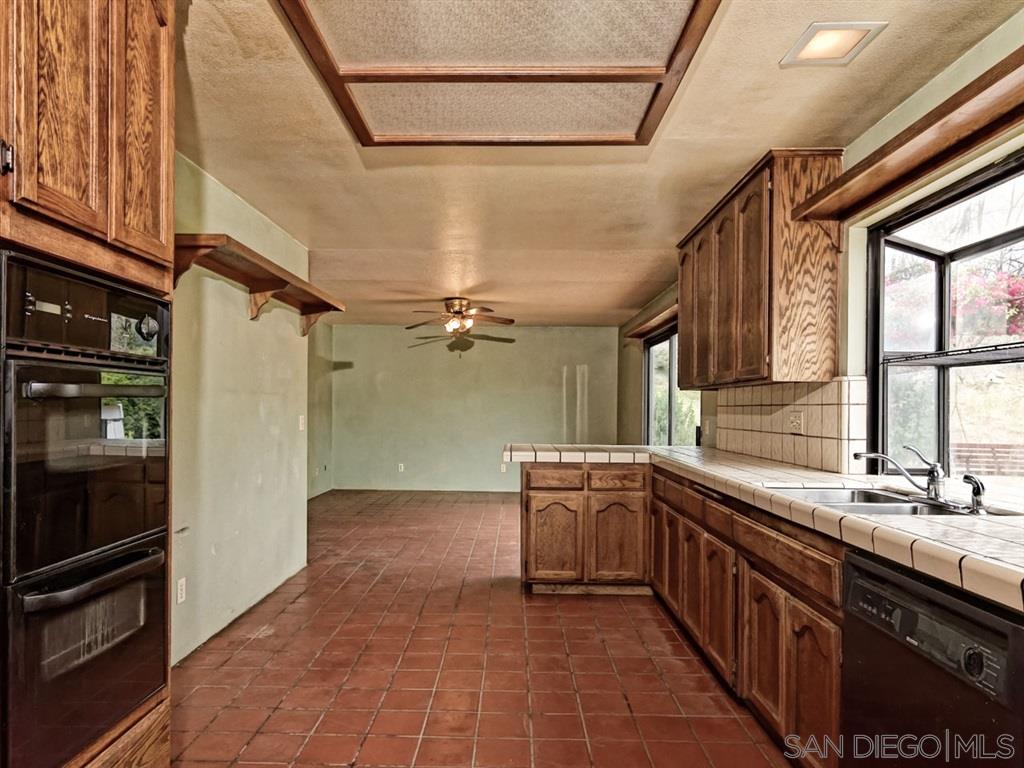 1365 Ryan Ridge Road El Cajon, CA 92021 - Photo 11 of 25