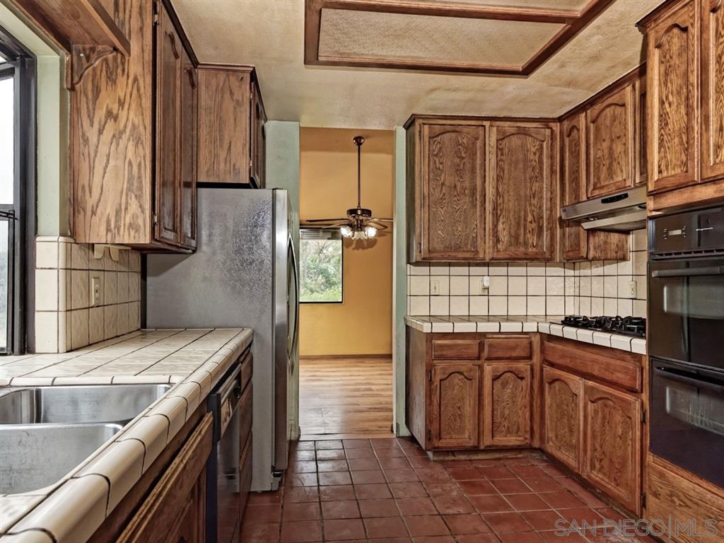 1365 Ryan Ridge Road El Cajon, CA 92021 - Photo 10 of 25