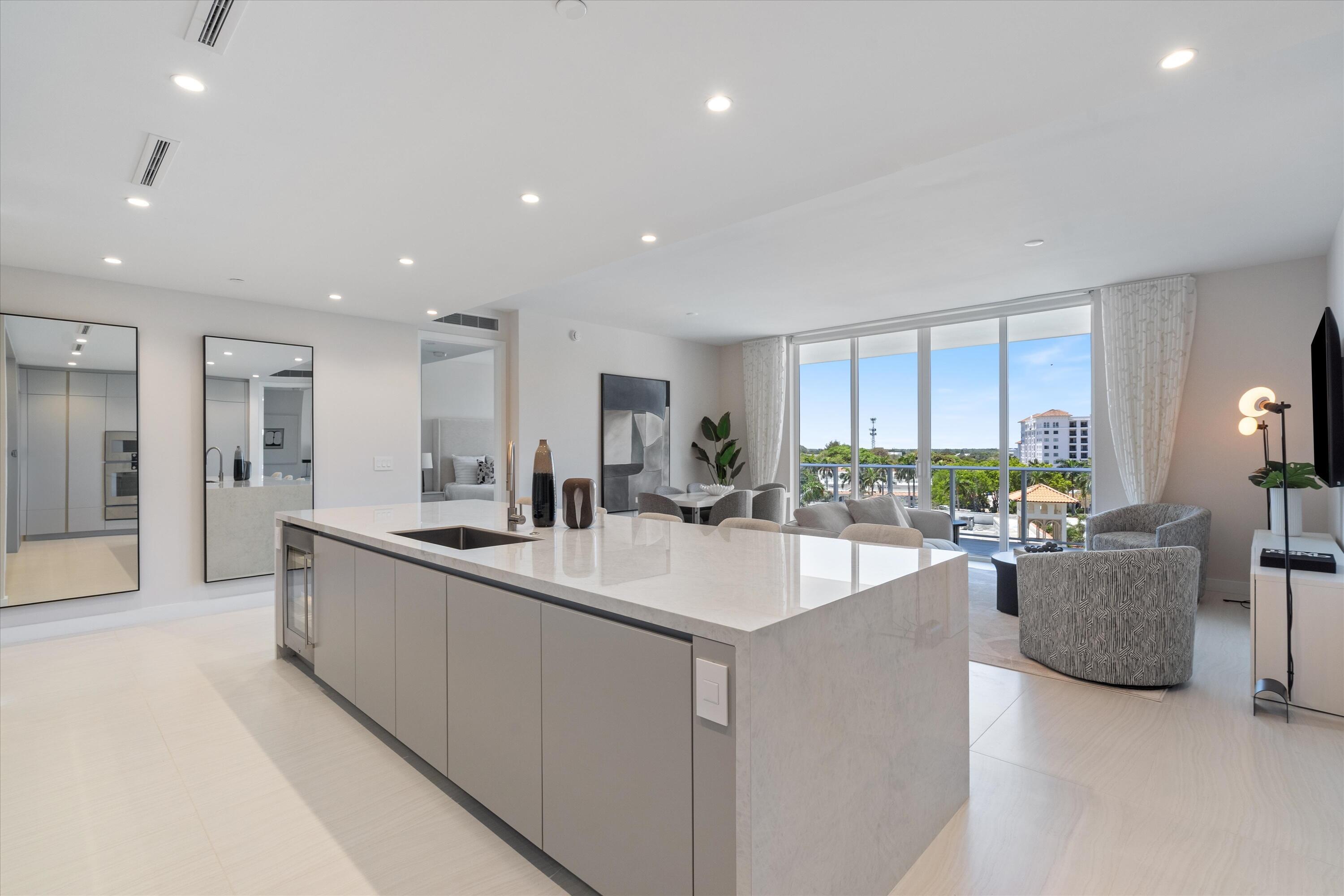 220 Southeast Mizner Boulevard, Unit 604 Boca Raton, FL 33432 - Photo 7 of 52 Kitchen