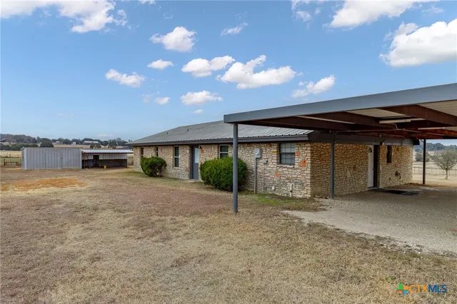 a view of a house with backyard and porch