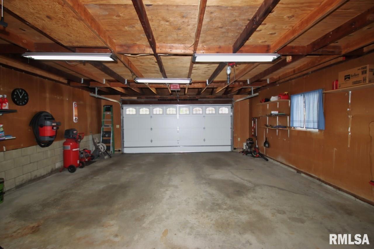 204 Hemlock Street Pekin, IL 61554 - Photo 12 of 71