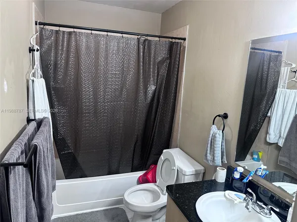 $1,750 | 7220 Northwest 179th Street, Unit 206, Hialeah, FL 33015