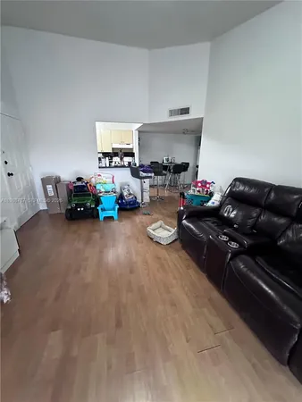 $1,750 | 7220 Northwest 179th Street, Unit 206, Hialeah, FL 33015