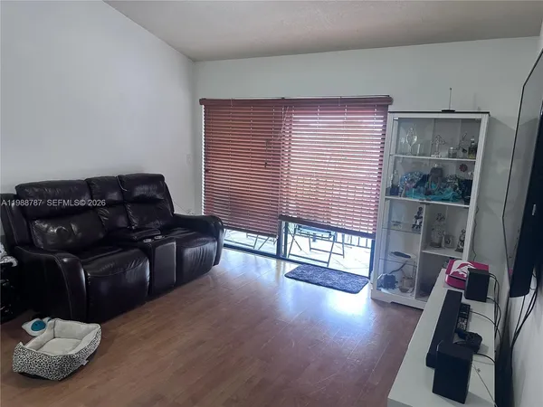 $1,750 | 7220 Northwest 179th Street, Unit 206, Hialeah, FL 33015