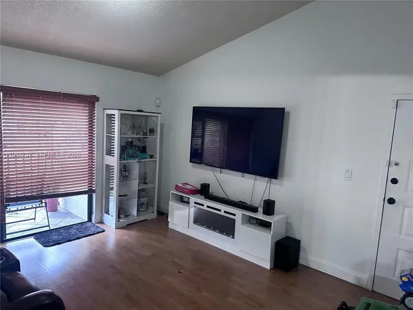 $1,750 | 7220 Northwest 179th Street, Unit 206, Hialeah, FL 33015