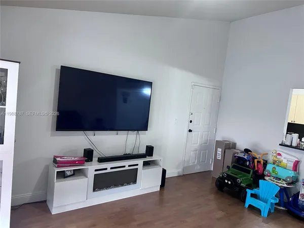 $1,750 | 7220 Northwest 179th Street, Unit 206, Hialeah, FL 33015