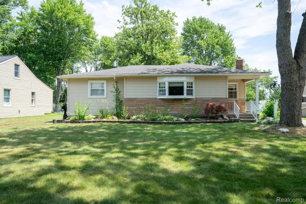 $289,900 | 3321 Lafayette Drive, Trenton, MI 48183