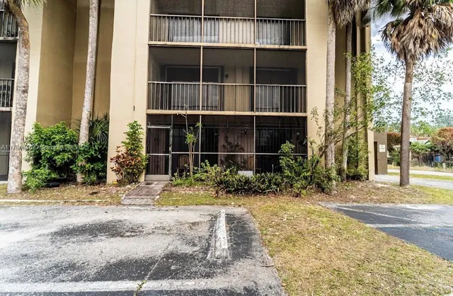 $289,900 | 8635 Northwest 8th Street, Unit 101, Miami, FL 33126