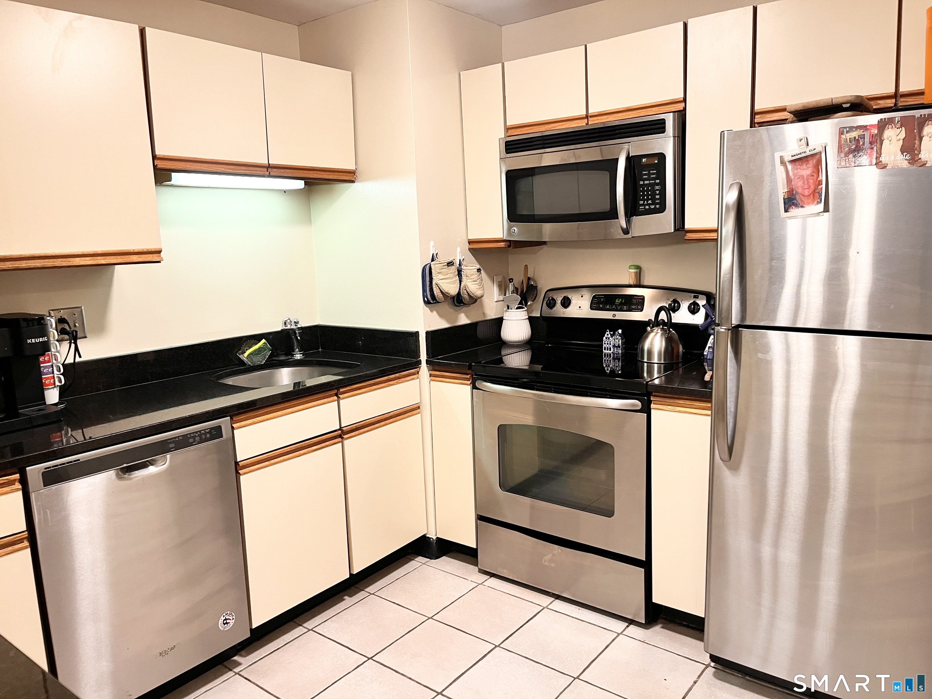 96 Putter Drive, Unit 510N Wallingford, CT 06492 - Photo 9 of 23 a kitchen with a refrigerator and a stove