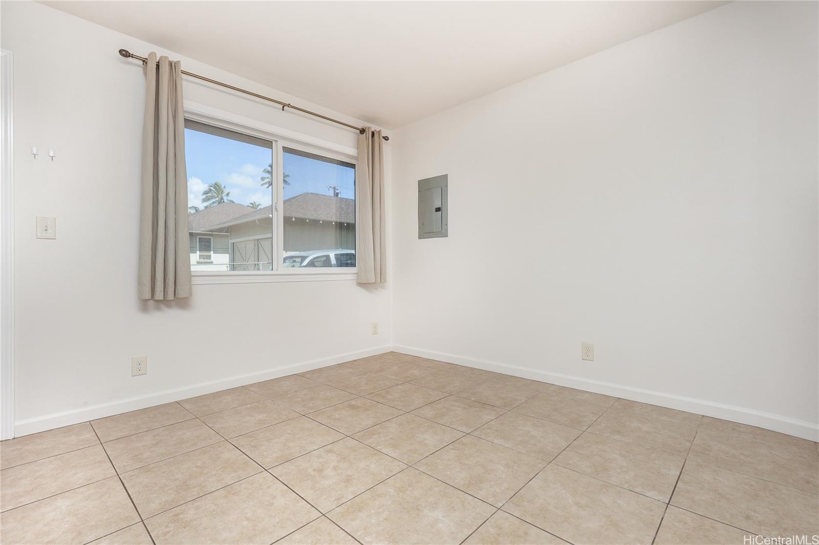 99-036 Moanalua Road, Unit A1 Aiea, HI 96701 - Photo 18 of 18 an empty room with a window