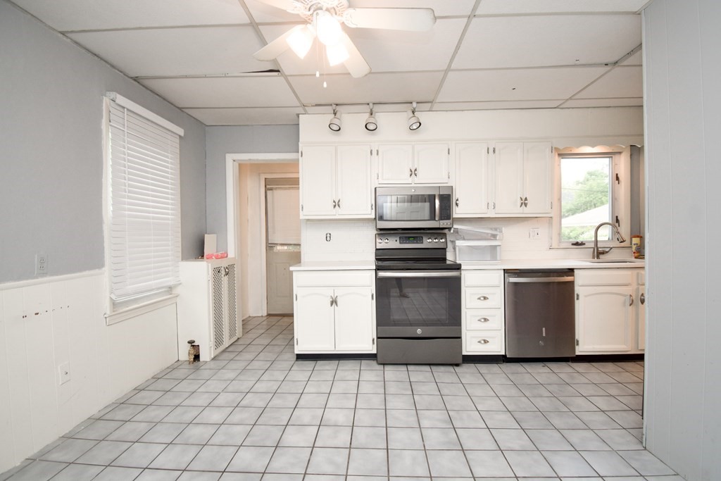 23 Castle Street Springfield, MA 01118 - Photo 14 of 31