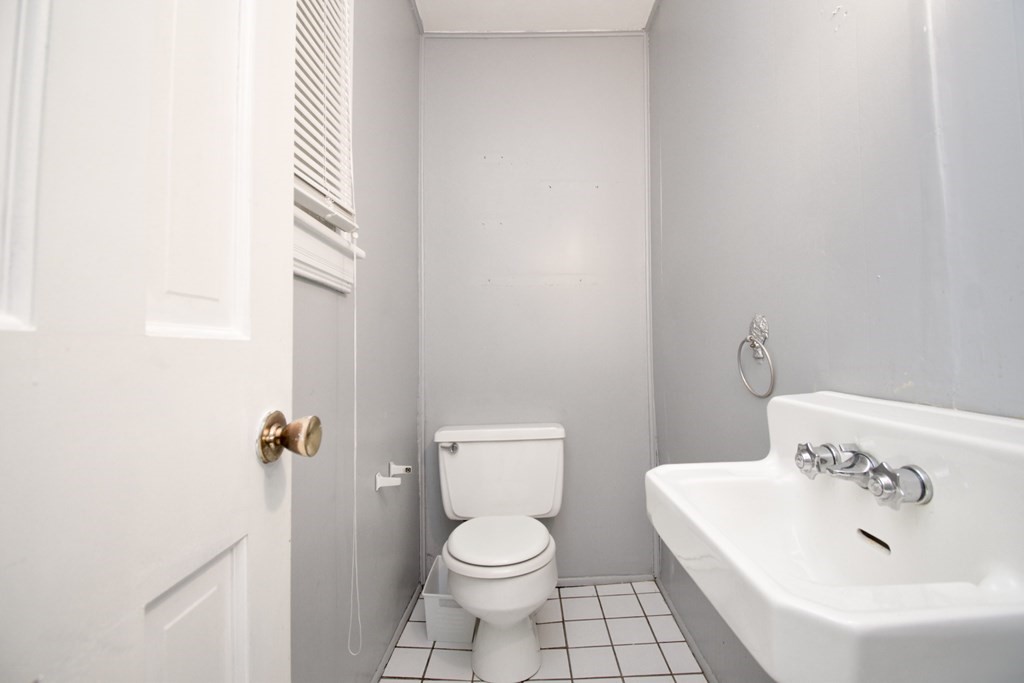 23 Castle Street Springfield, MA 01118 - Photo 17 of 31