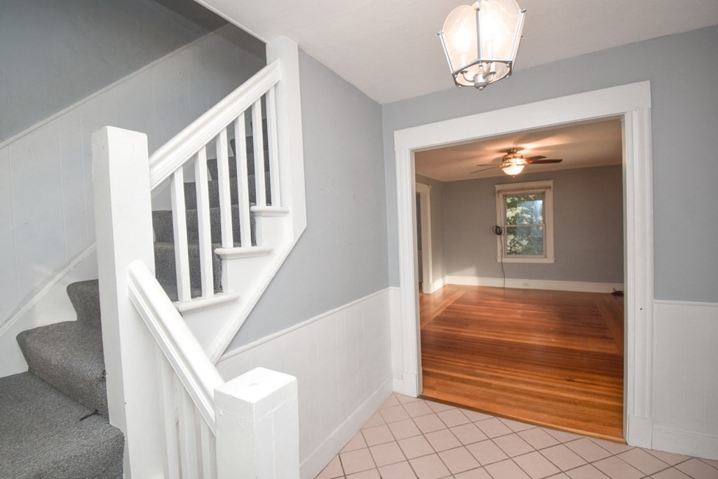23 Castle Street Springfield, MA 01118 - Photo 3 of 31
