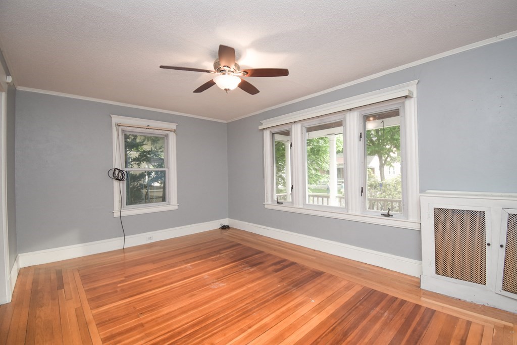 23 Castle Street Springfield, MA 01118 - Photo 5 of 31
