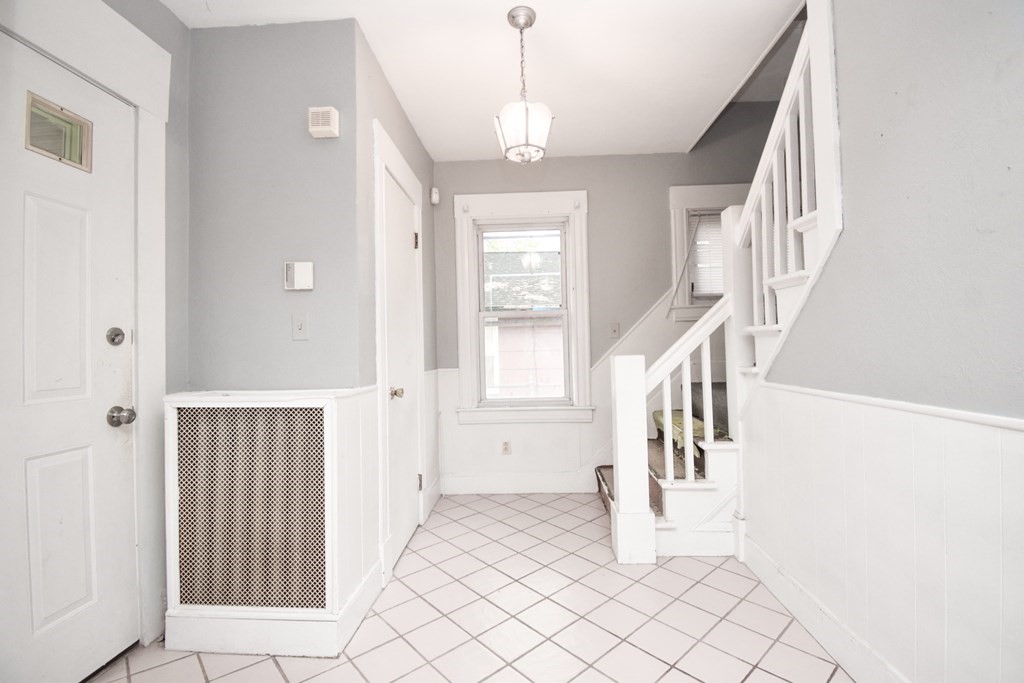 23 Castle Street Springfield, MA 01118 - Photo 8 of 31