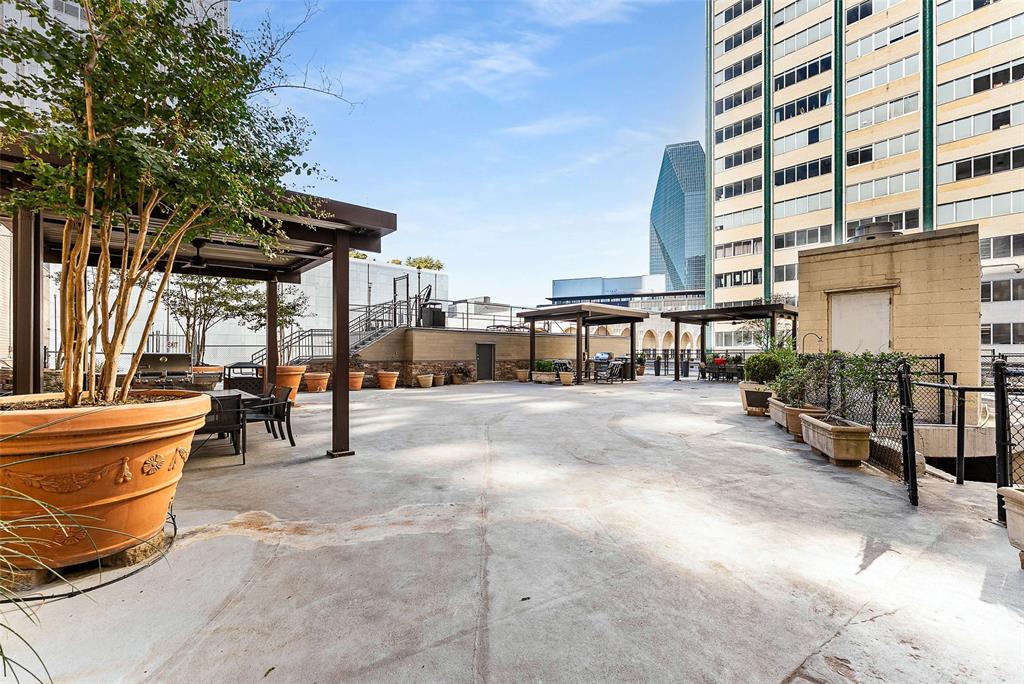 1505 Elm Street, Unit 1003 Dallas, TX 75201 - Photo 27 of 33 a view of a terrace with chairs