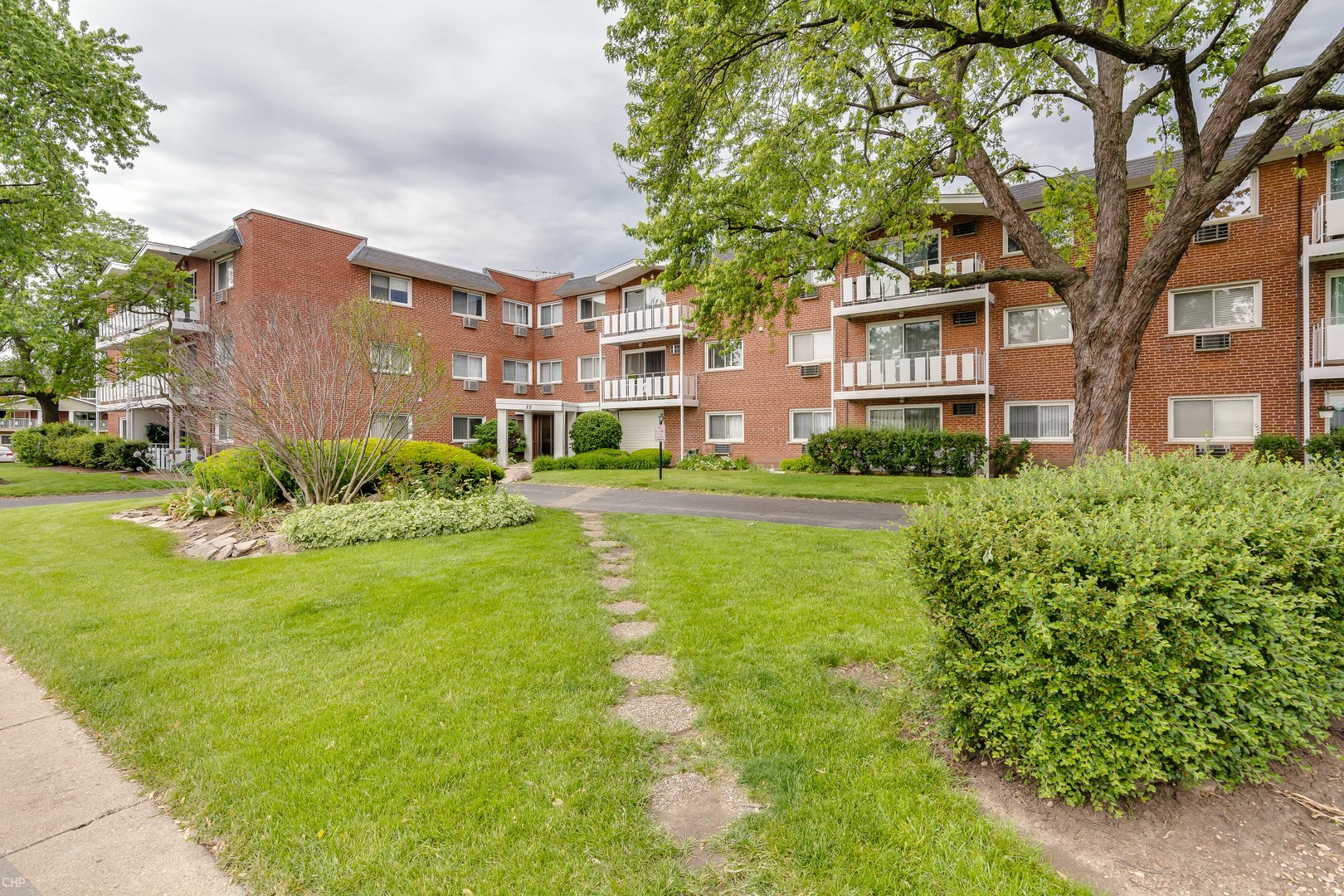 25 East Palatine Road, Unit 101 Arlington Heights, IL 60004 - Photo 2 of 30