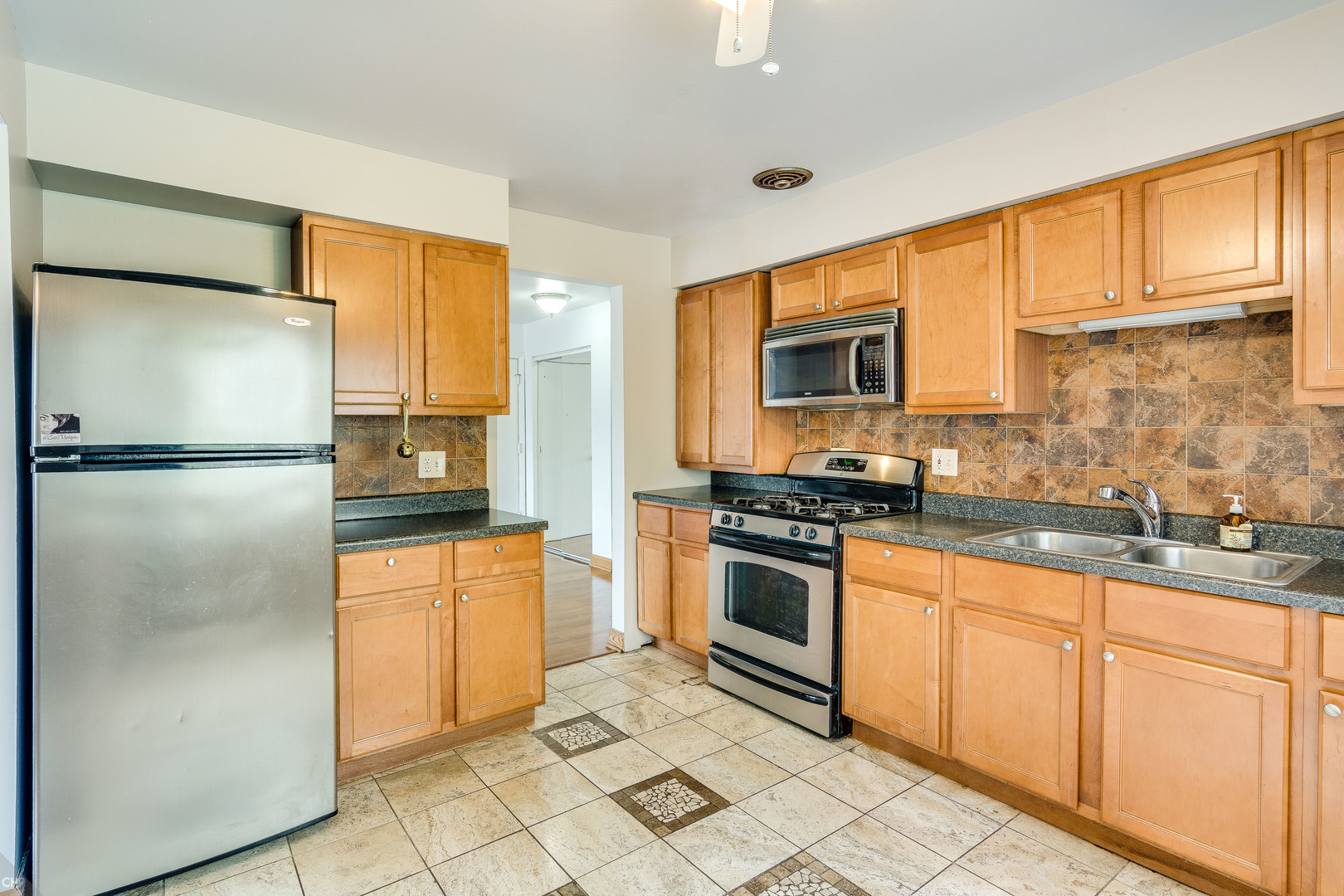 25 East Palatine Road, Unit 101 Arlington Heights, IL 60004 - Photo 13 of 30