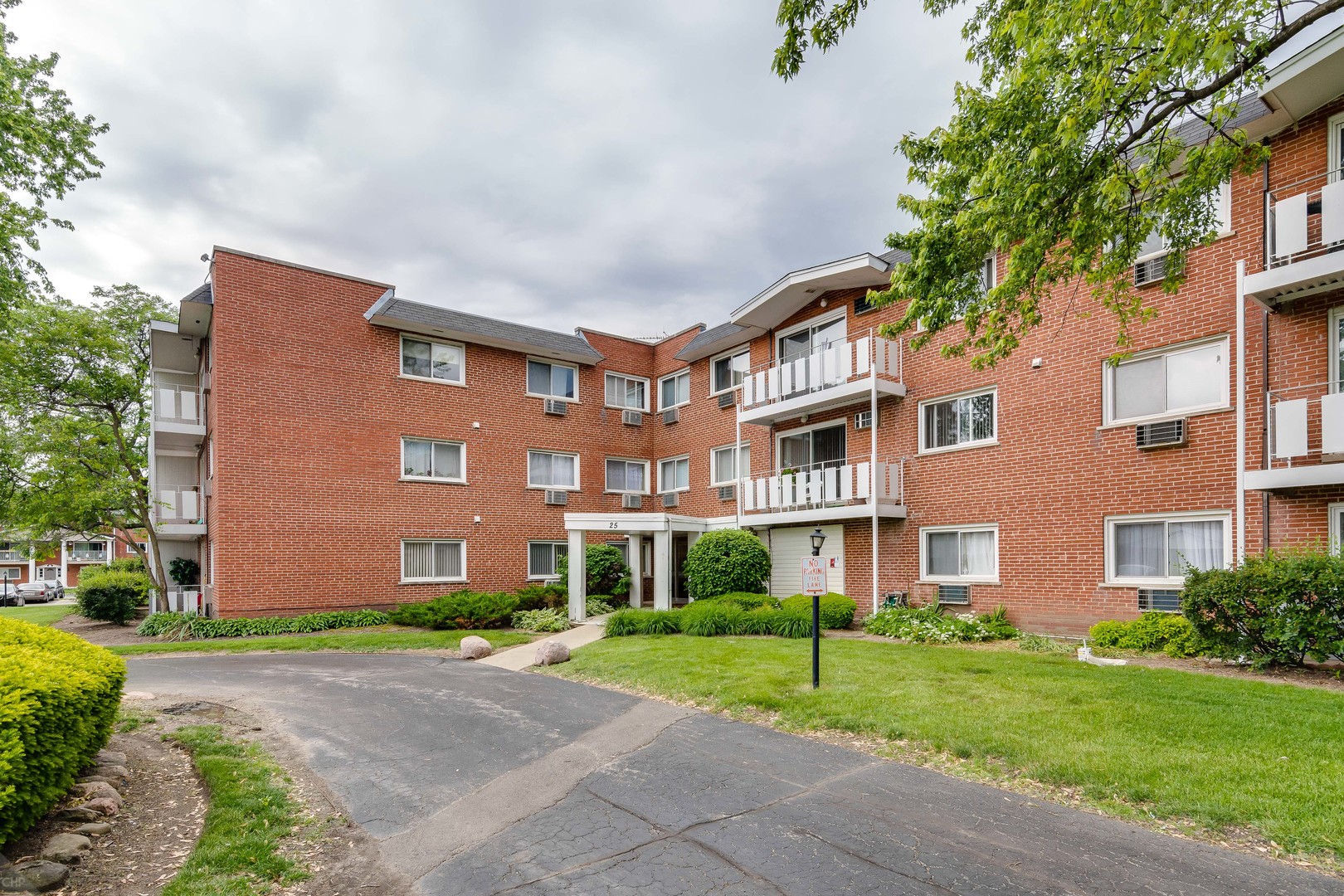 25 East Palatine Road, Unit 101 Arlington Heights, IL 60004 - Photo 3 of 30
