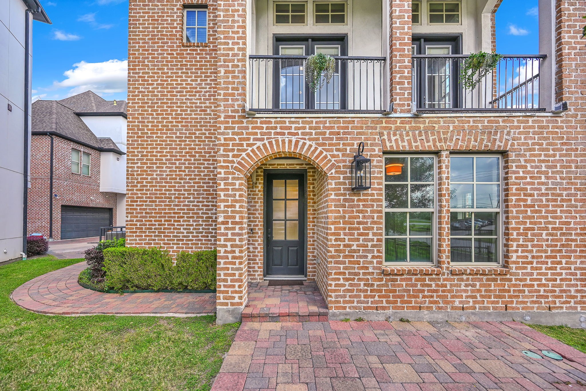 9644 Knight Road Houston, TX 77045 - Photo 2 of 28 a front view of a house with a garden