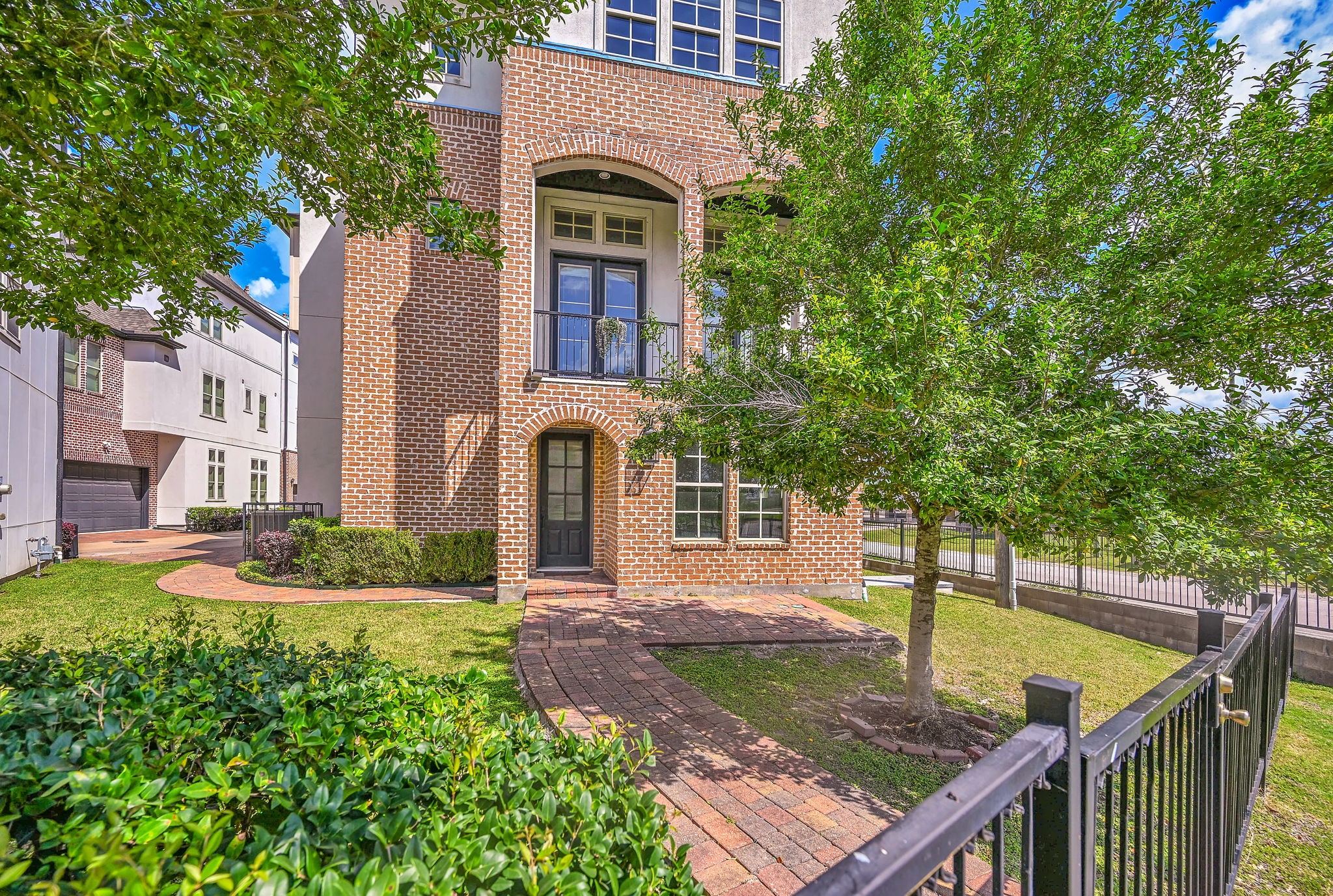 9644 Knight Road Houston, TX 77045 - Photo 24 of 28 a front view of a house with garden