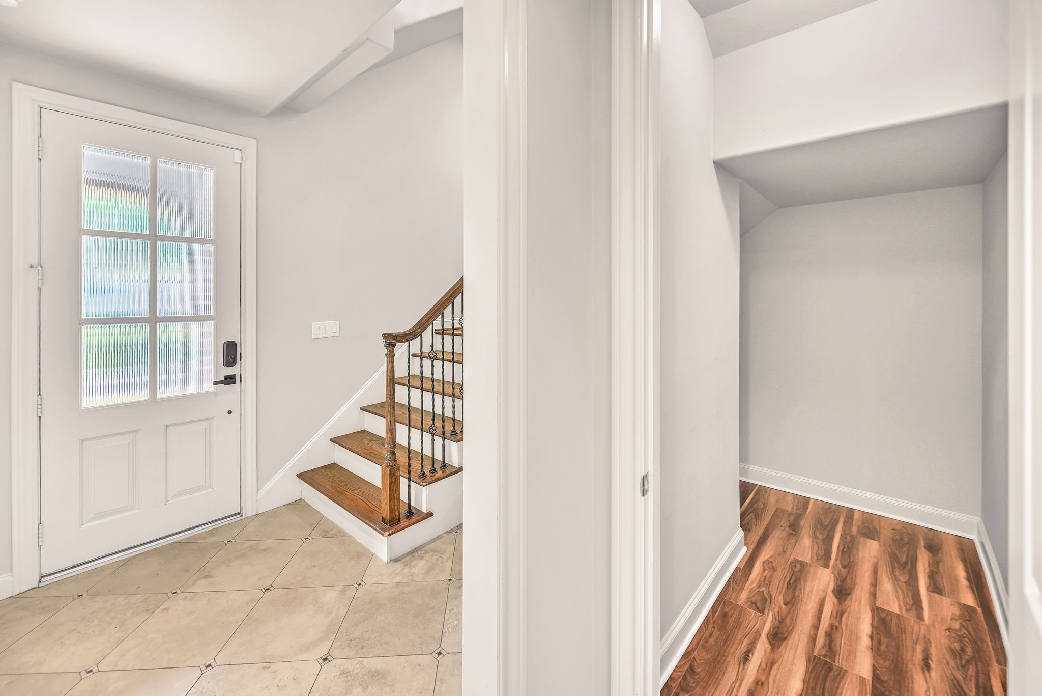 9644 Knight Road Houston, TX 77045 - Photo 3 of 28 a view of a room with wooden floor and entryway