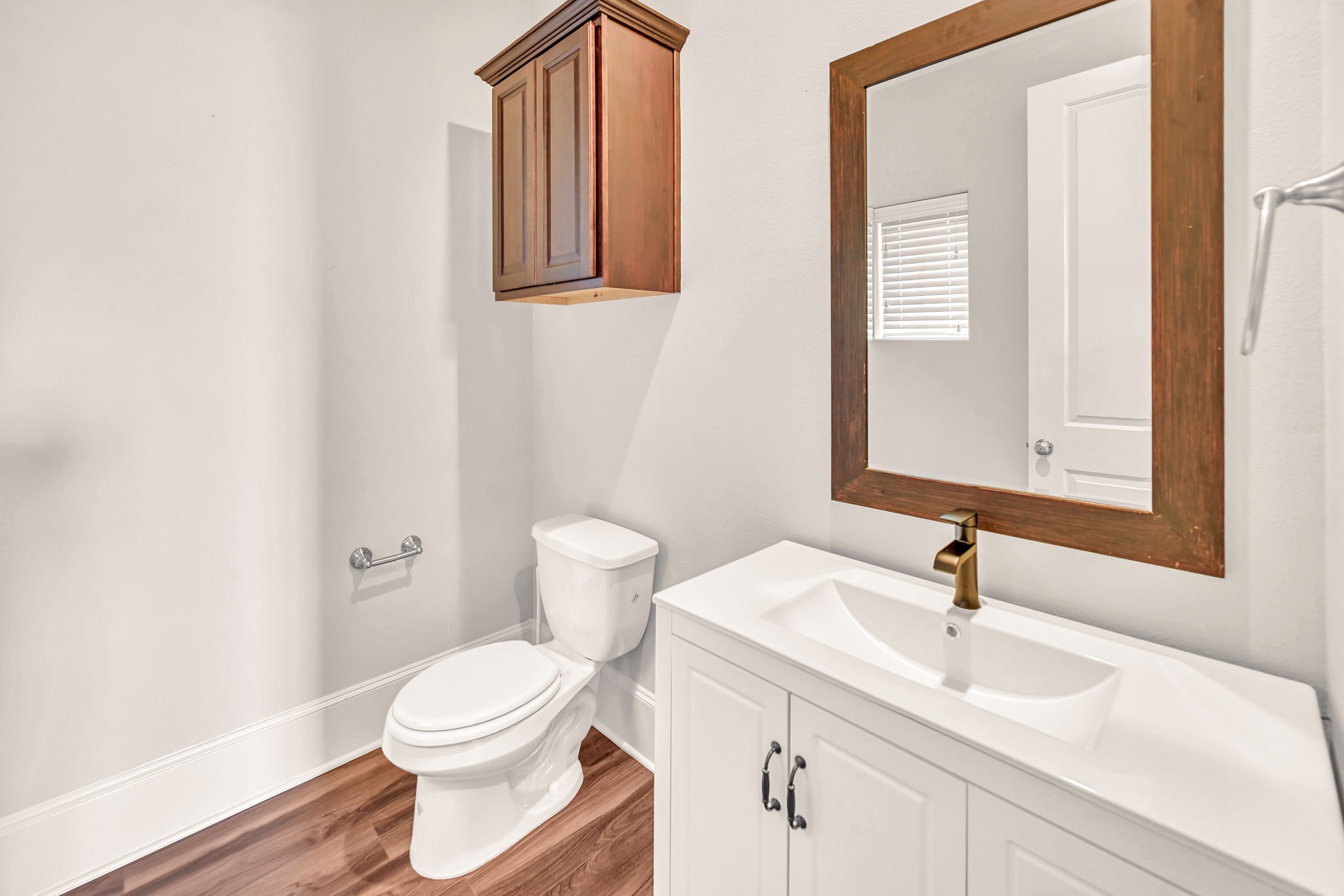 9644 Knight Road Houston, TX 77045 - Photo 8 of 28 a bathroom with a toilet a sink and mirror