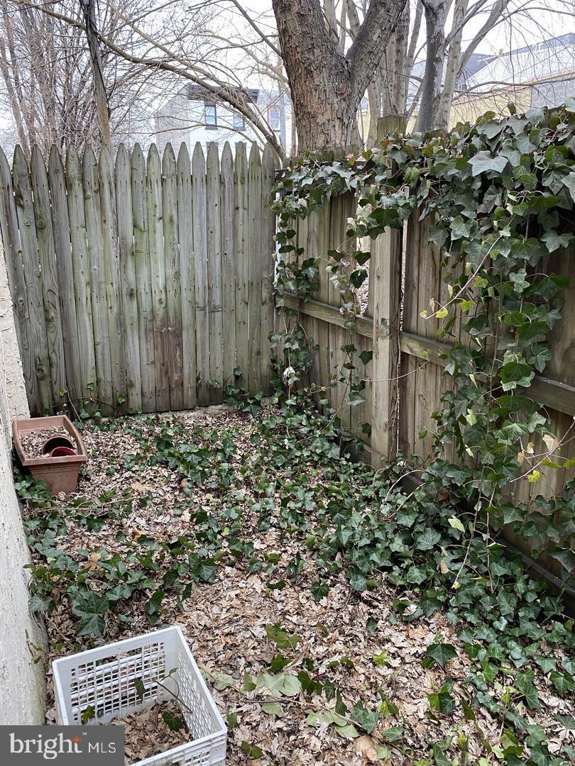 460 Moyer Street Philadelphia, PA 19125 - Photo 6 of 10 a backyard of a house with lots of green space