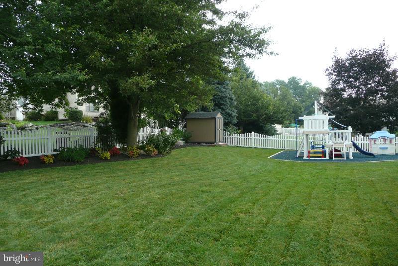 109 Chelsea Loop Lancaster, PA 17602 - Photo 4 of 42 Gallery Image 4
