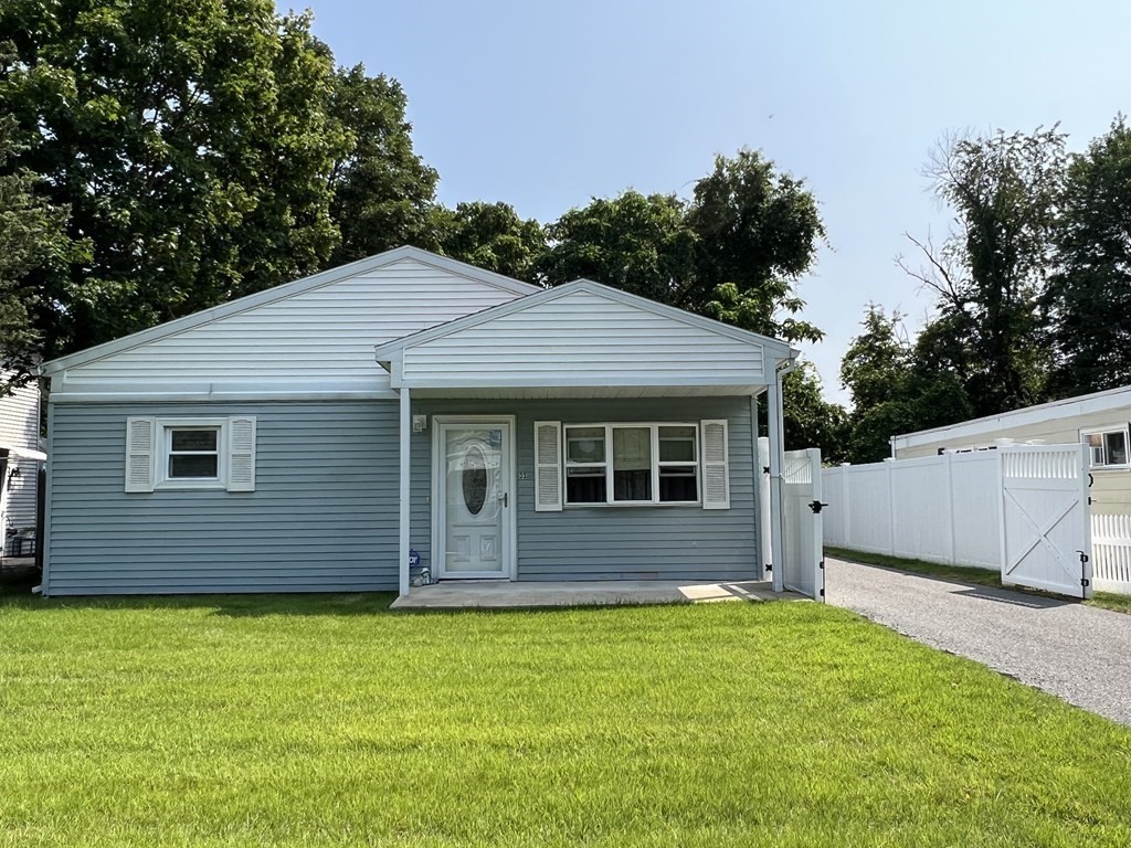 33 Merrill Road Springfield, MA 01119 - Photo 3 of 18 a view of a house with garden