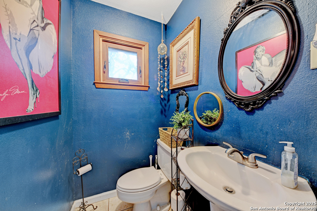 3136 Bolton Road Marion, TX 78124 - Photo 11 of 46 a bathroom with a toilet a sink and a mirror