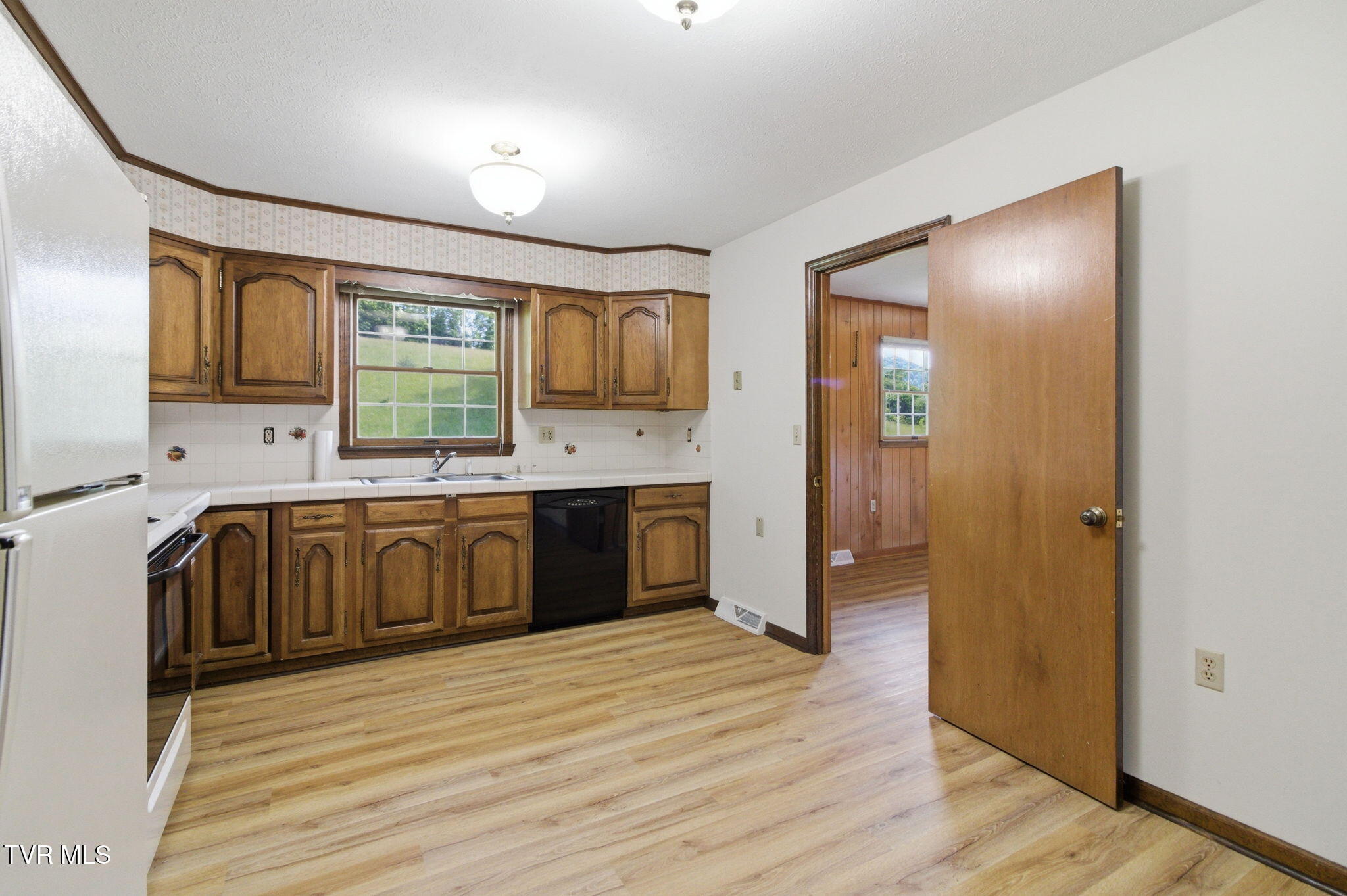 122 East Carters Valley Road Kingsport, TN 37665 - Photo 19 of 45 19-web-or-mls-DZ3A3893