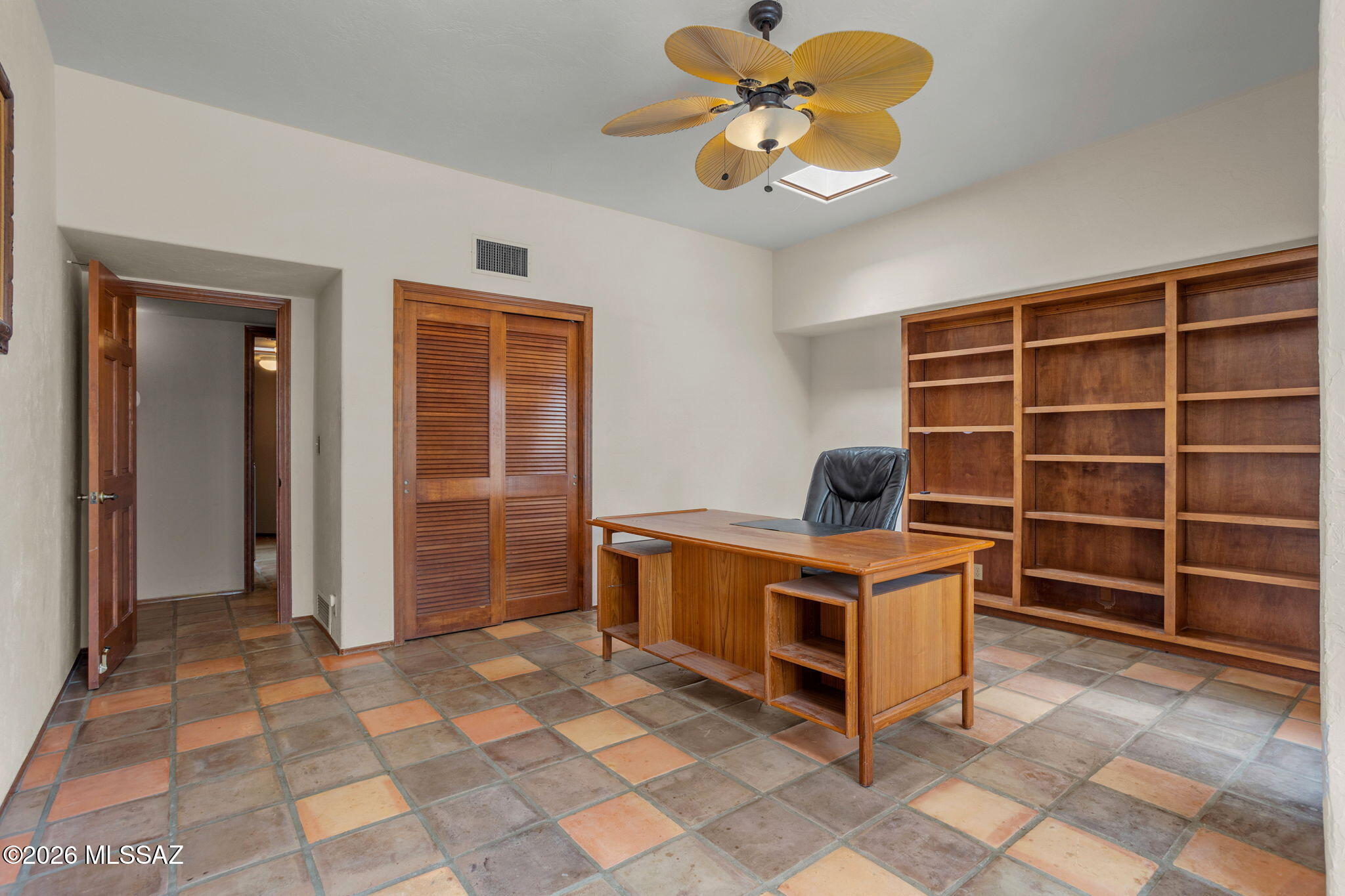 7171 South X9 Ranch Road Vail, AZ 85641 - Photo 38 of 50 Bedroom 4 is across from hall bath 3. Desk included.