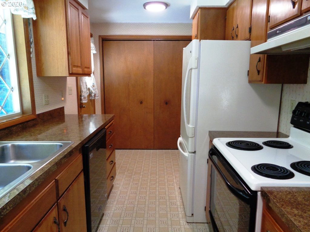 93855 Johnell Road North Bend, OR 97459 - Photo 12 of 32 Gallery Image 12