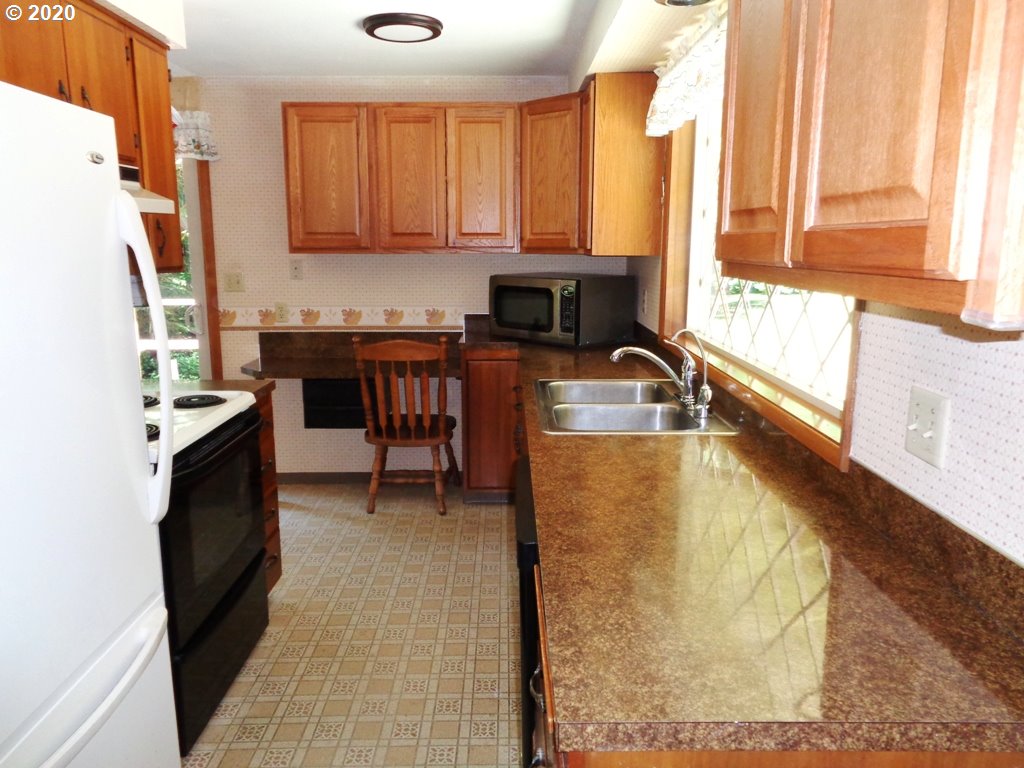 93855 Johnell Road North Bend, OR 97459 - Photo 13 of 32 Gallery Image 13