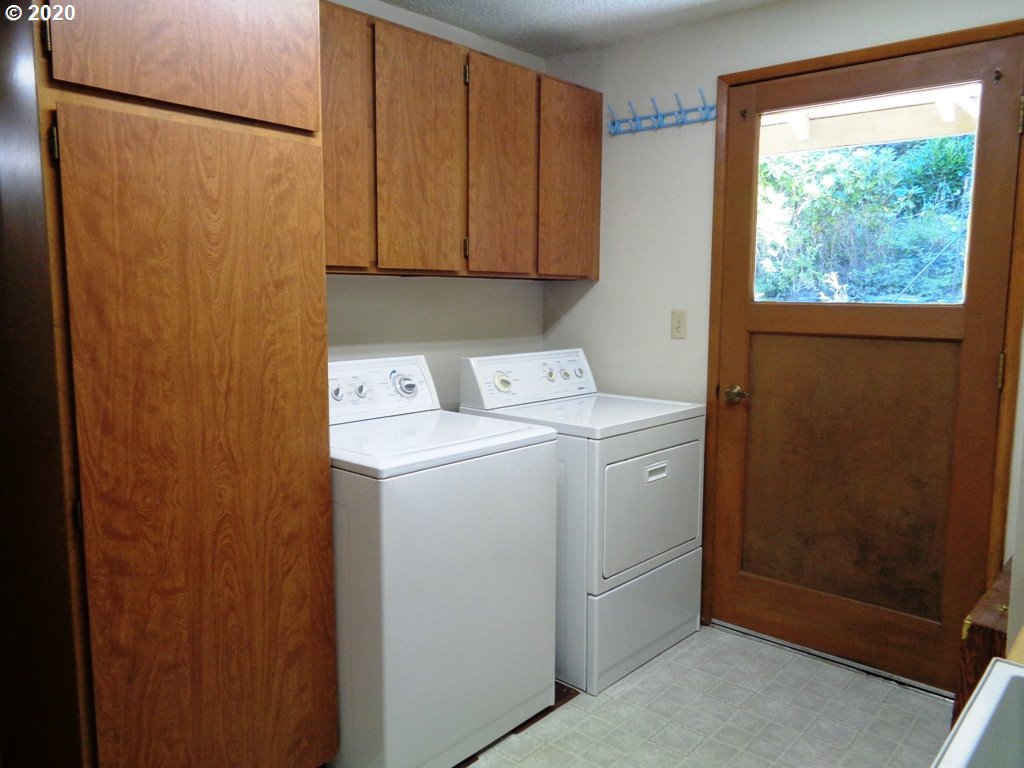 93855 Johnell Road North Bend, OR 97459 - Photo 21 of 32 Gallery Image 21