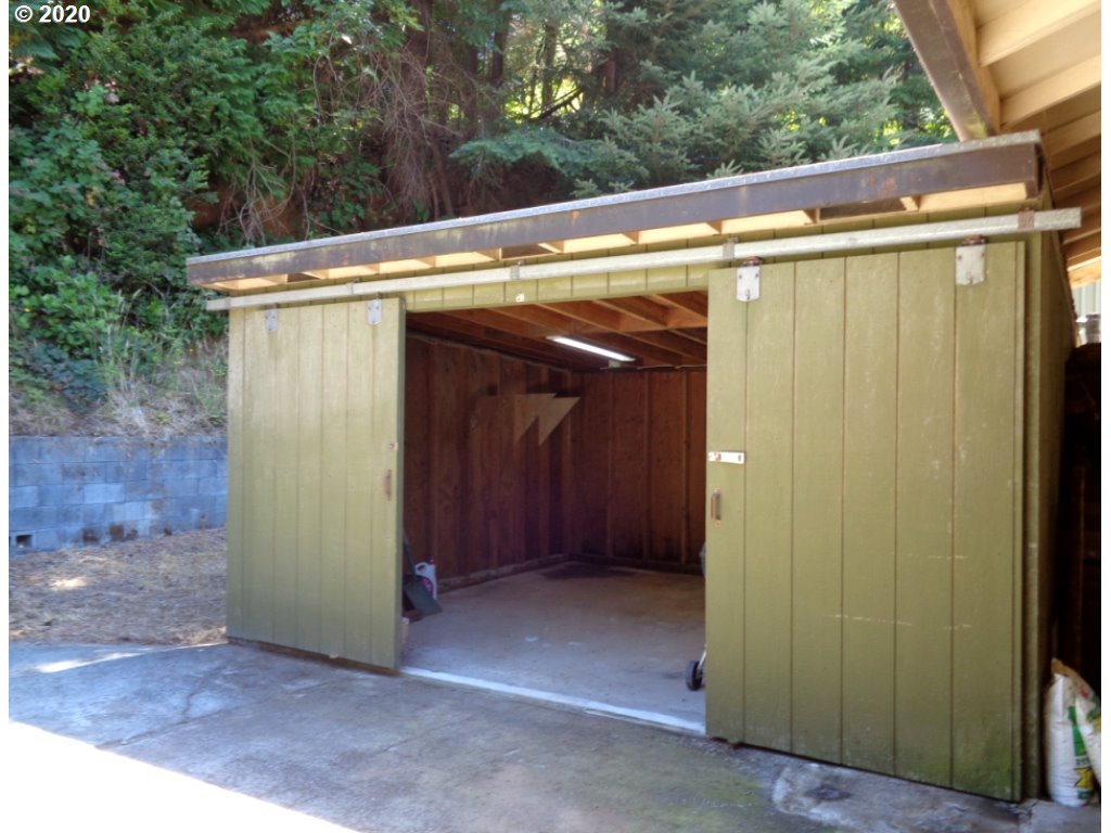 93855 Johnell Road North Bend, OR 97459 - Photo 25 of 32 Gallery Image 25