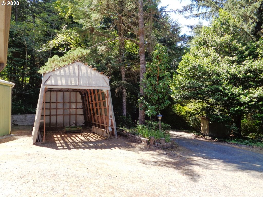 93855 Johnell Road North Bend, OR 97459 - Photo 6 of 32 Gallery Image 6