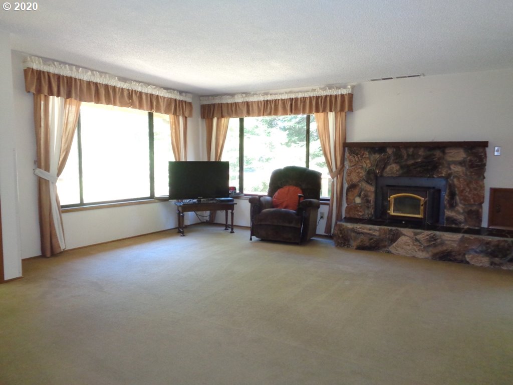 93855 Johnell Road North Bend, OR 97459 - Photo 8 of 32 Gallery Image 8