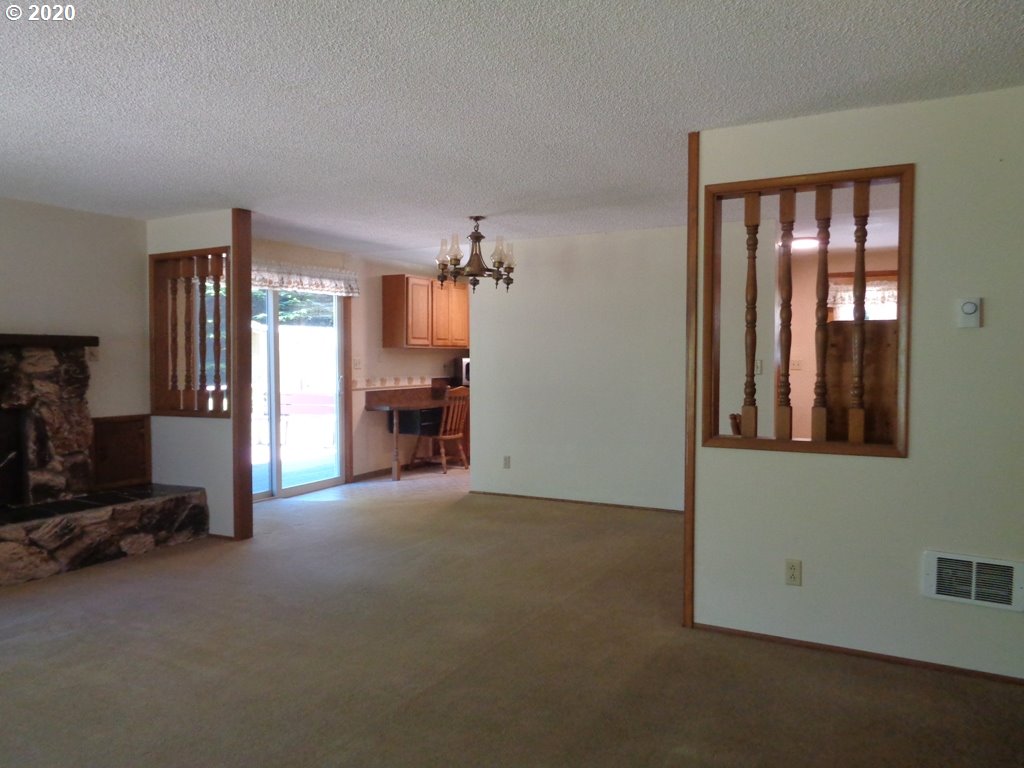 93855 Johnell Road North Bend, OR 97459 - Photo 9 of 32 Gallery Image 9