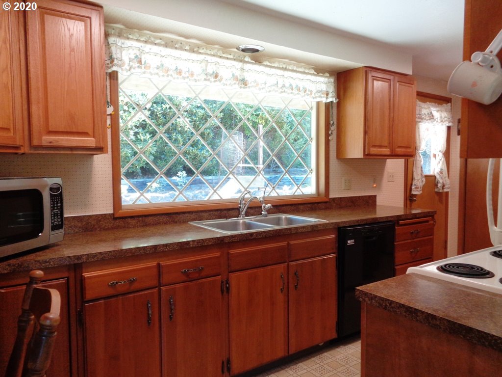 93855 Johnell Road North Bend, OR 97459 - Photo 10 of 32 Gallery Image 10