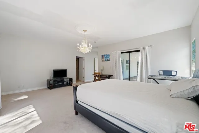 $25,000 | 15656 Crownridge Place, Sherman Oaks, CA 91403