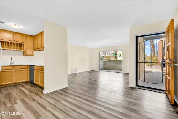 $179,500 | 812 South Langley Avenue, Unit 104, Tucson, AZ 85710