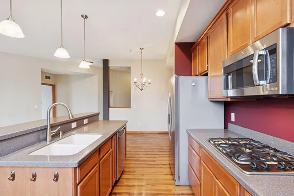 $274,900 | 1244 County Rd D East, Unit 106, St. Paul, MN 55109