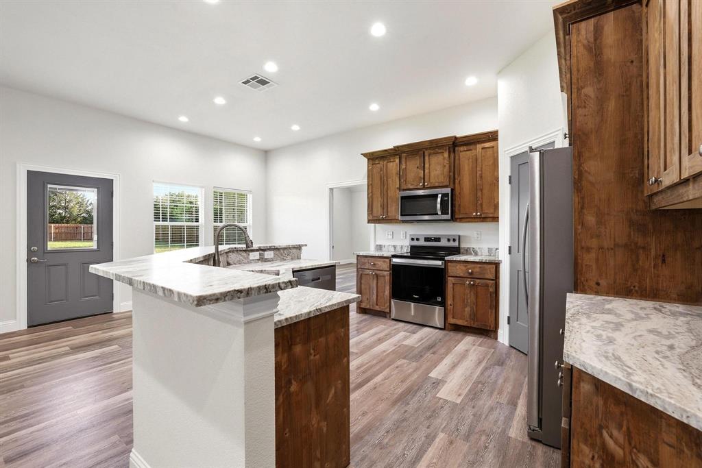 903 West Cardinal Street Ector, TX 75439 - Photo 11 of 35