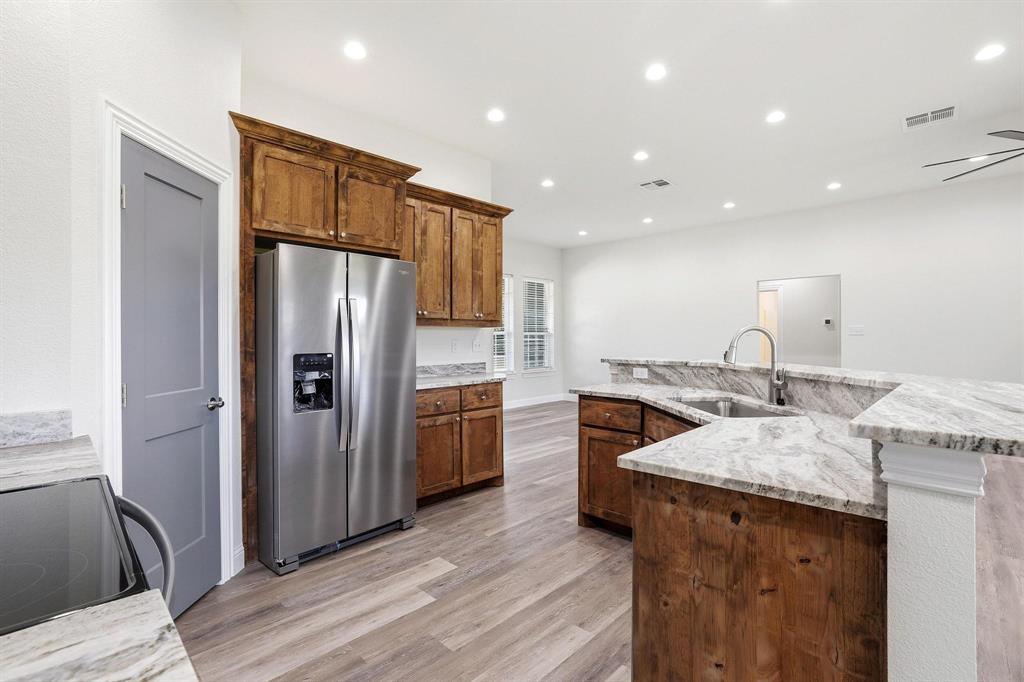 903 West Cardinal Street Ector, TX 75439 - Photo 12 of 35