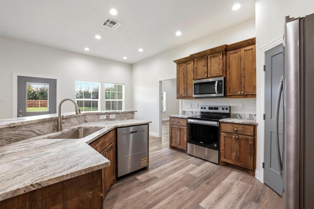 903 West Cardinal Street Ector, TX 75439 - Photo 8 of 35